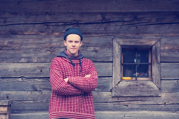 Retrato Jovem Hipster Homem Com Nariz Perfurante Frente Velha Casa — Fotografia de Stock