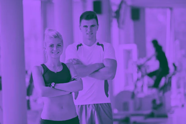 Retrato Grupo Jóvenes Sanos Forma Gimnasio Tono Dúo —  Fotos de Stock