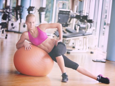 kadın egzersiz pilates fitness spor kulübünde