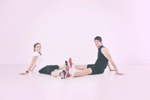 Feliz Pareja Joven Entrenamiento Fitness Diversión Club Gimnasia Deportiva — Foto de Stock