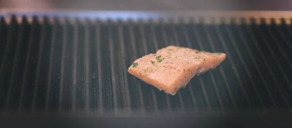 Salmon Fillets Cooking Grill — Stock Photo, Image