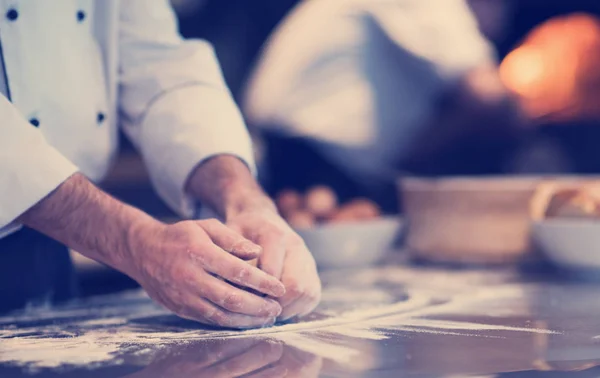 Chef hands preparing dough for pizza — Stock Photo, Image