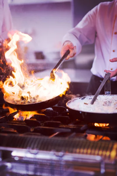 Chef doing flambe on food — Stock Photo, Image