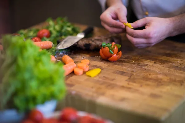 Closeup Chef Hands Hotel Restaurant Kitchen Preparing Beef Steak Vegetable — Stock Photo, Image