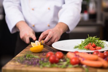 Şef porsiyon sebze salatası