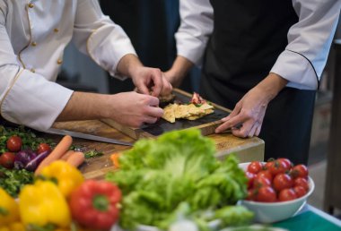 takım aşçılar ve aşçılar yemek hazırlama