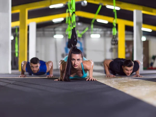 Csoport Fiatal Egészséges Emberek Csinál Push Cross Fitness Tornaterem — Stock Fotó