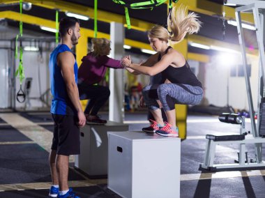 çalışma dışarı atlama sporcular kutusuna sığacak