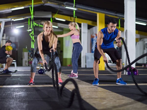 Sport par gör slaget rep crossfitness utöva — Stockfoto