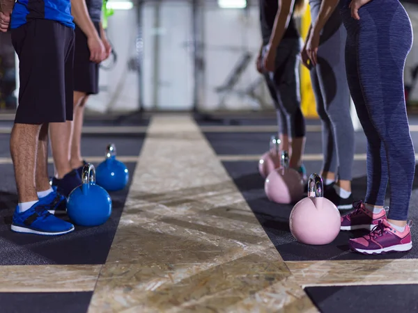 Athletes doing exercises with kettlebells — Stock Photo, Image