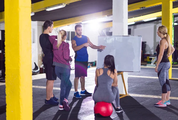 Athletes getting instructions from trainer — Stock Photo, Image