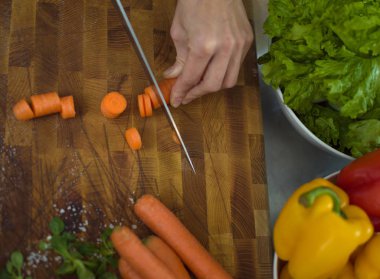 Şef kesme havuç eller