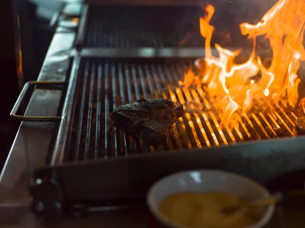 Bistecca di manzo alla griglia — Foto Stock