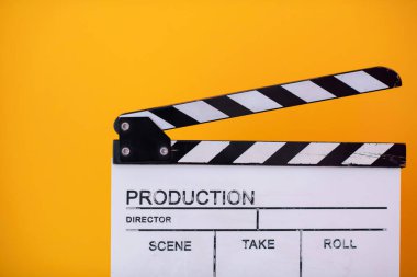 Sarı arkaplanda film alkışı