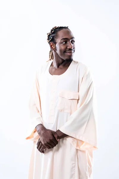 Bel homme noir africain en vêtements traditionnels — Photo