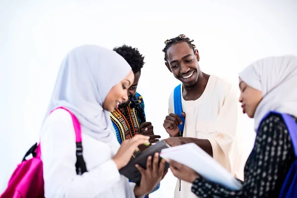 Skupina šťastných afrických studentů — Stock fotografie