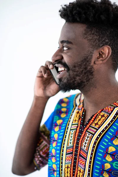 Africano homem no telefone — Fotografia de Stock