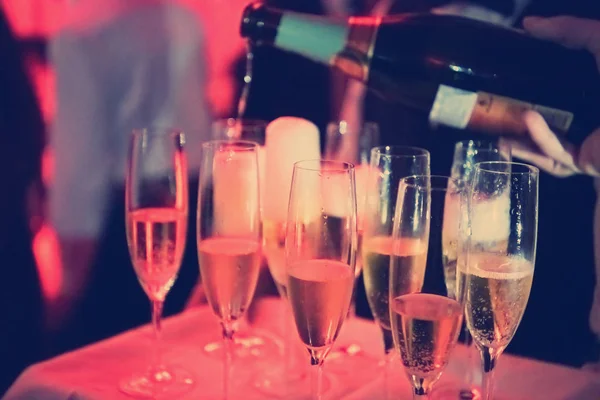Champagner in Weingläsern — Stockfoto