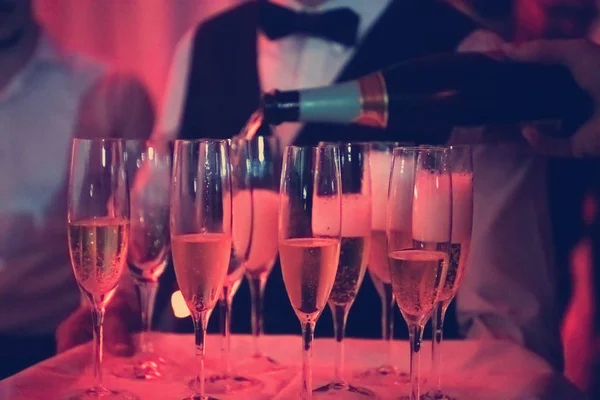 Champagner in Weingläsern — Stockfoto