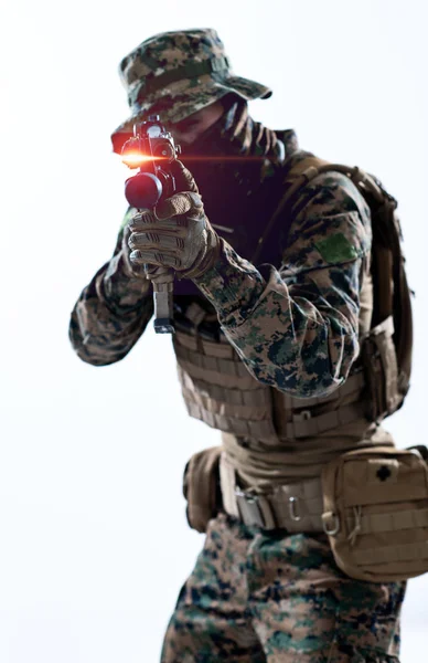 Soldier aiming laseer sight optics glitch — Stock Photo, Image