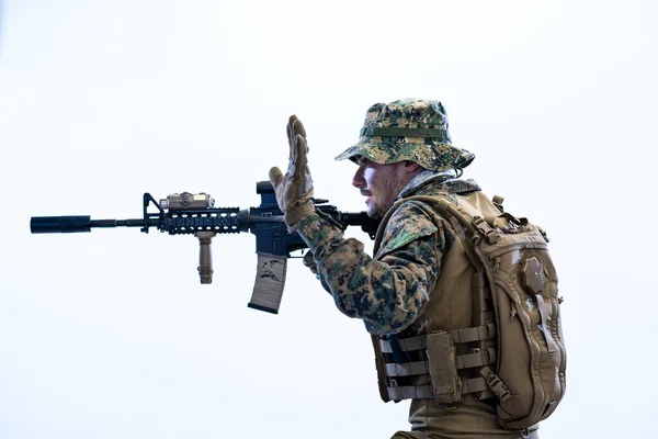Soldier in action aiming laseer sight optics — 스톡 사진
