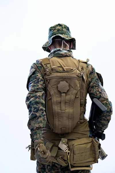 Soldier going in battle rear view — Stock Photo, Image