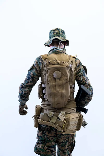 Soldier going in battle rear view — Stock Photo, Image