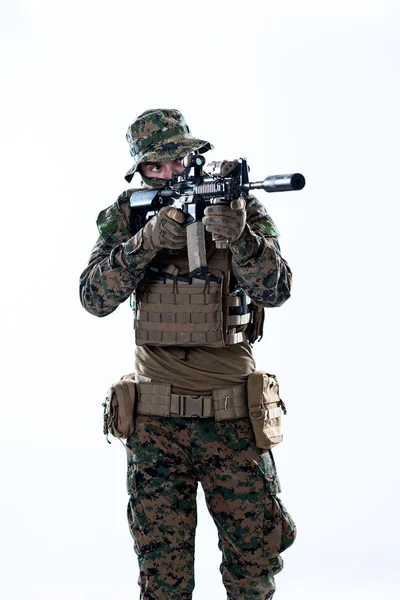 Soldier in action aiming laseer sight optics — 스톡 사진