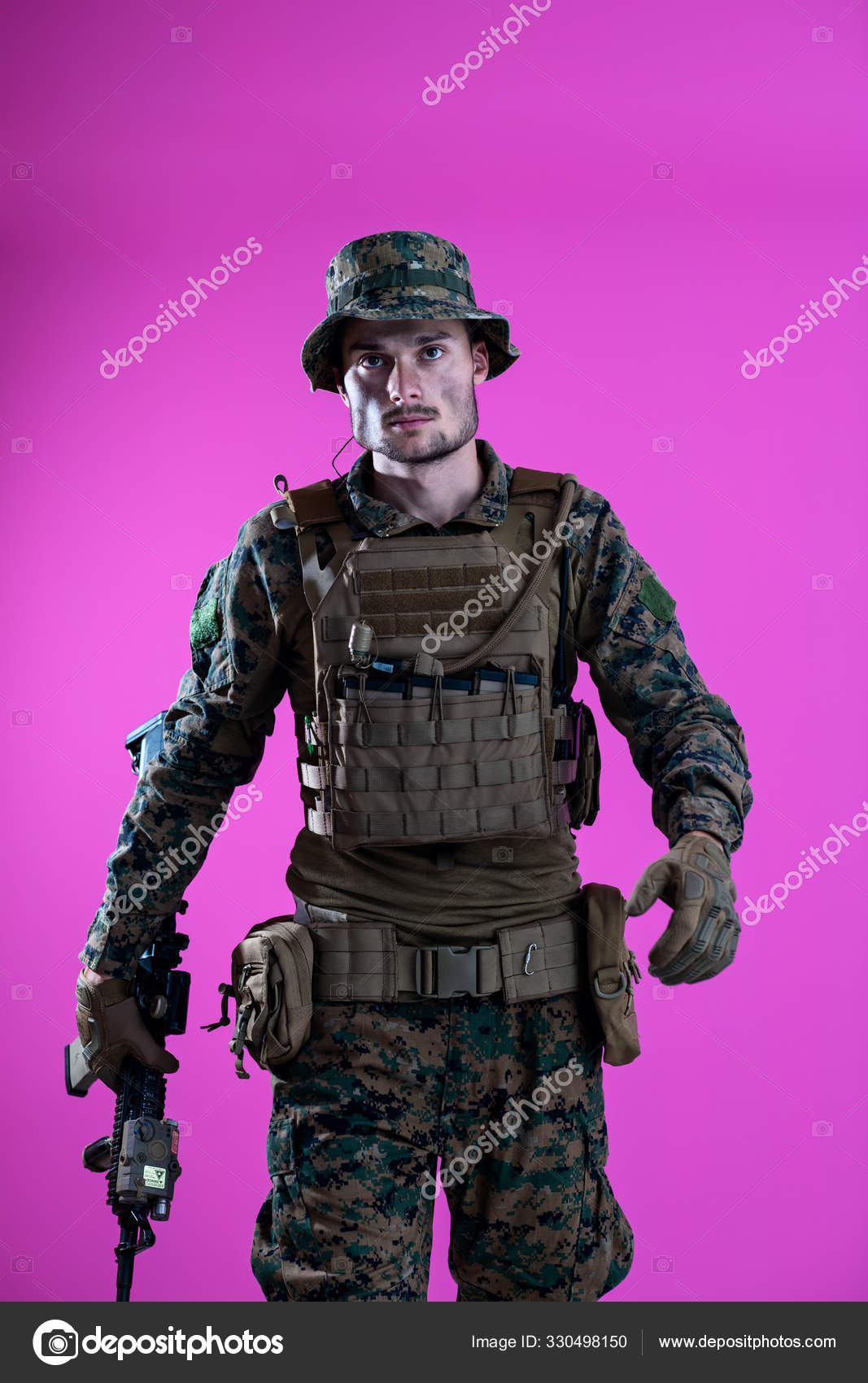 Modern warfare soldier pink backgorund — Stock Photo ©