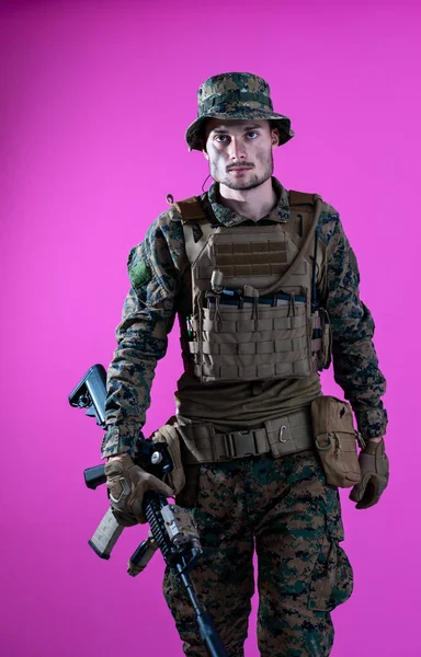 Modern warfare soldier pink backgorund — 스톡 사진