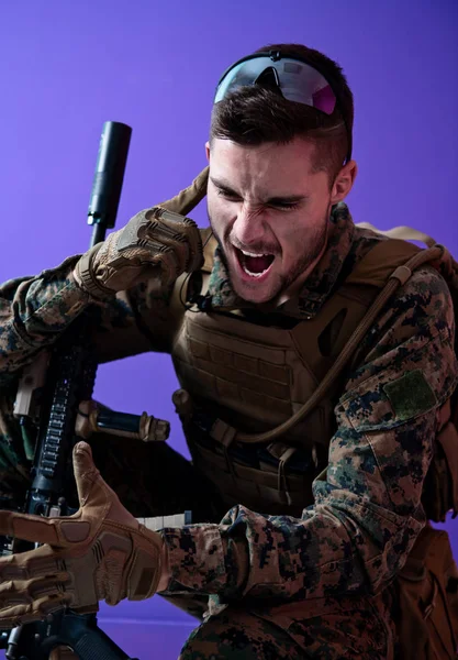 Soldier  checking communication — Stock Photo, Image