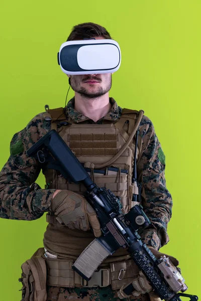 Soldado realidad virtual fondo verde —  Fotos de Stock