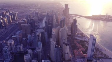 Dubai şehrinin hava manzarası. 