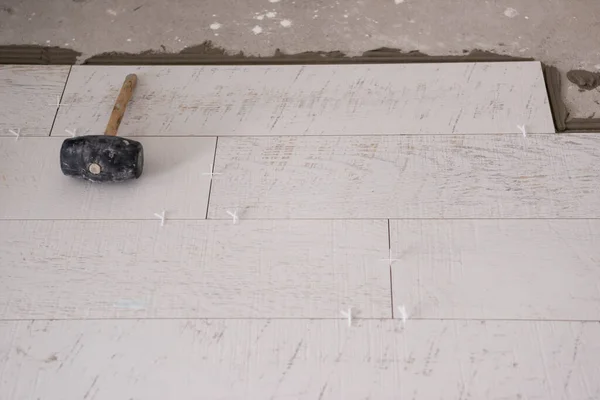 Ceramic Wood Effect Tiles Tools Tiler Floor Unfinished Laying Floor — Stock Photo, Image