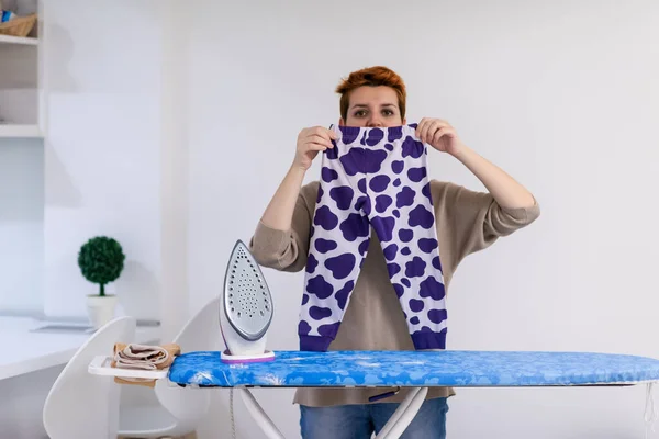 Beautiful Young Red Haired Housewife Good Mood Ironing Clothes Ironing — Stock Photo, Image