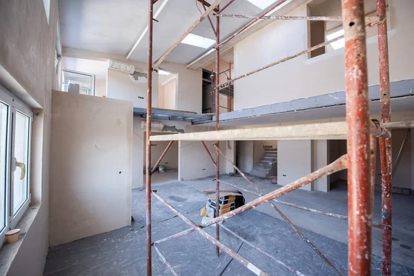 Interno Del Cantiere Con Ponteggio Grande Moderno Appartamento Duplex Incompiuto — Foto Stock