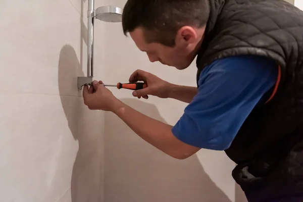 Plombier Professionnel Travaillant Dans Une Salle Bains Service Réparation Plomberie — Photo