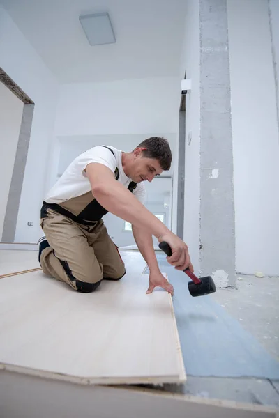 Professional Carpenter Using Rubber Hammer While Installing New Laminated Wooden — Stock Photo, Image