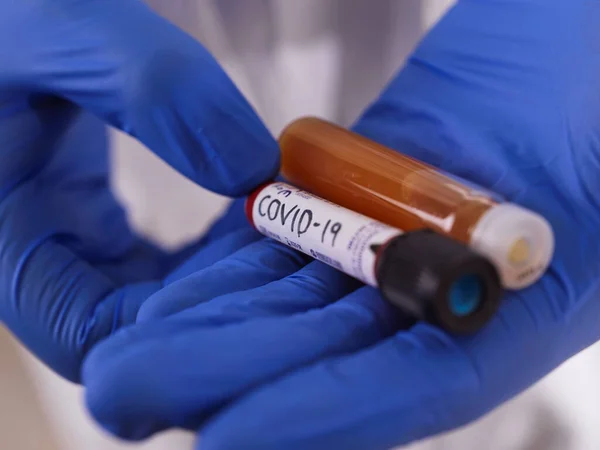 Coronavirus Doctor Holding Positive Covid Virus Blood Sample Tube Medicine — Stock Photo, Image