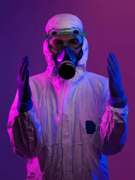 Doctor Wearing Protective Biological Suit Mask Due Coronavirus 2019 Ncov — Stock Photo, Image