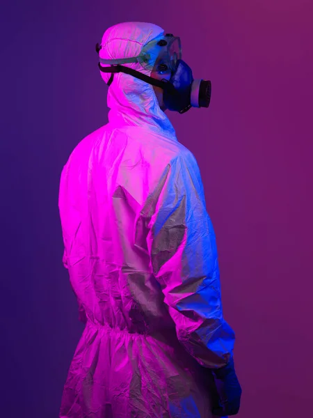 Doctor Wearing Protective Biological Suit Mask Due Coronavirus 2019 Ncov — Stock Photo, Image