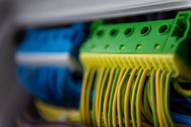 Yeni otomatik elektrik güç kaynağı ve dağıtım sistemi. Yüksek voltajlı ekipmanlı elektrik kutuları. Ana ve yedek kanallar aracılığıyla elektrik gücü sağlama şeması