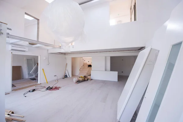 Interior Doors Stacked New Apartment Waiting Installation — Stock Photo, Image