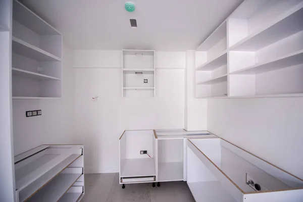 Trabalho Andamento Sobre Belo Moderno Brilhante Cozinha Inacabada Limpa Interior — Fotografia de Stock