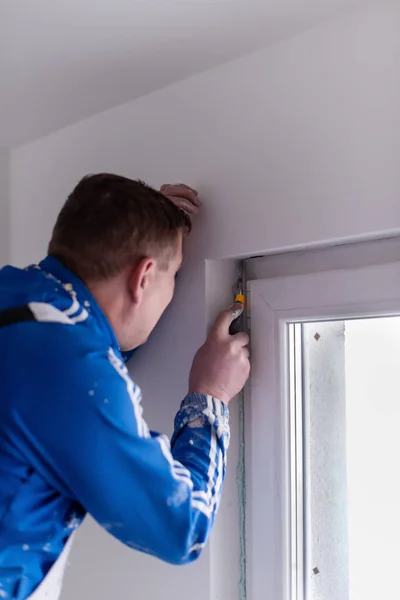 Jeune Ouvrier Professionnel Construction Plâtrage Sur Les Murs Gypse Intérieur — Photo