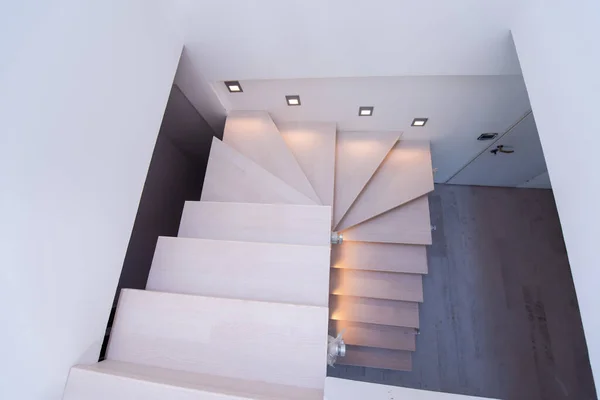 Elegante Interior Con Escaleras Madera Gran Apartamento Moderno Lujo Dos — Foto de Stock