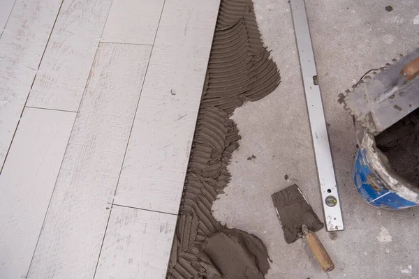 Keramische Hout Effect Tegels Gereedschappen Voor Tiler Vloer Onafgewerkte Vloer — Stockfoto