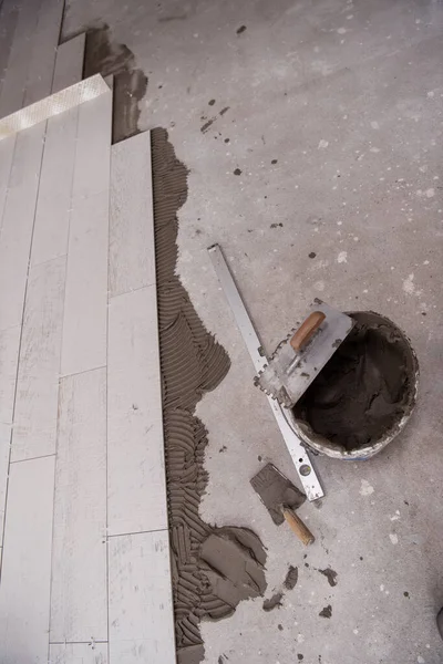 Keramische Hout Effect Tegels Gereedschappen Voor Tiler Vloer Onafgewerkte Vloer — Stockfoto