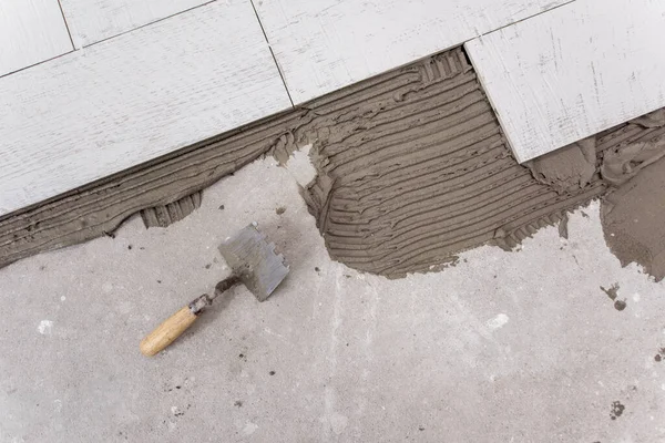 Baldosas Efecto Madera Cerámica Herramientas Para Azulejo Piso Sin Terminar —  Fotos de Stock