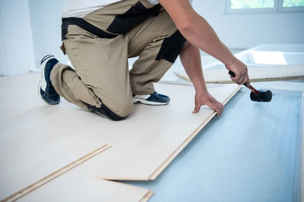 Professional Carpenter Using Rubber Hammer While Installing New Laminated Wooden — Stock Photo, Image